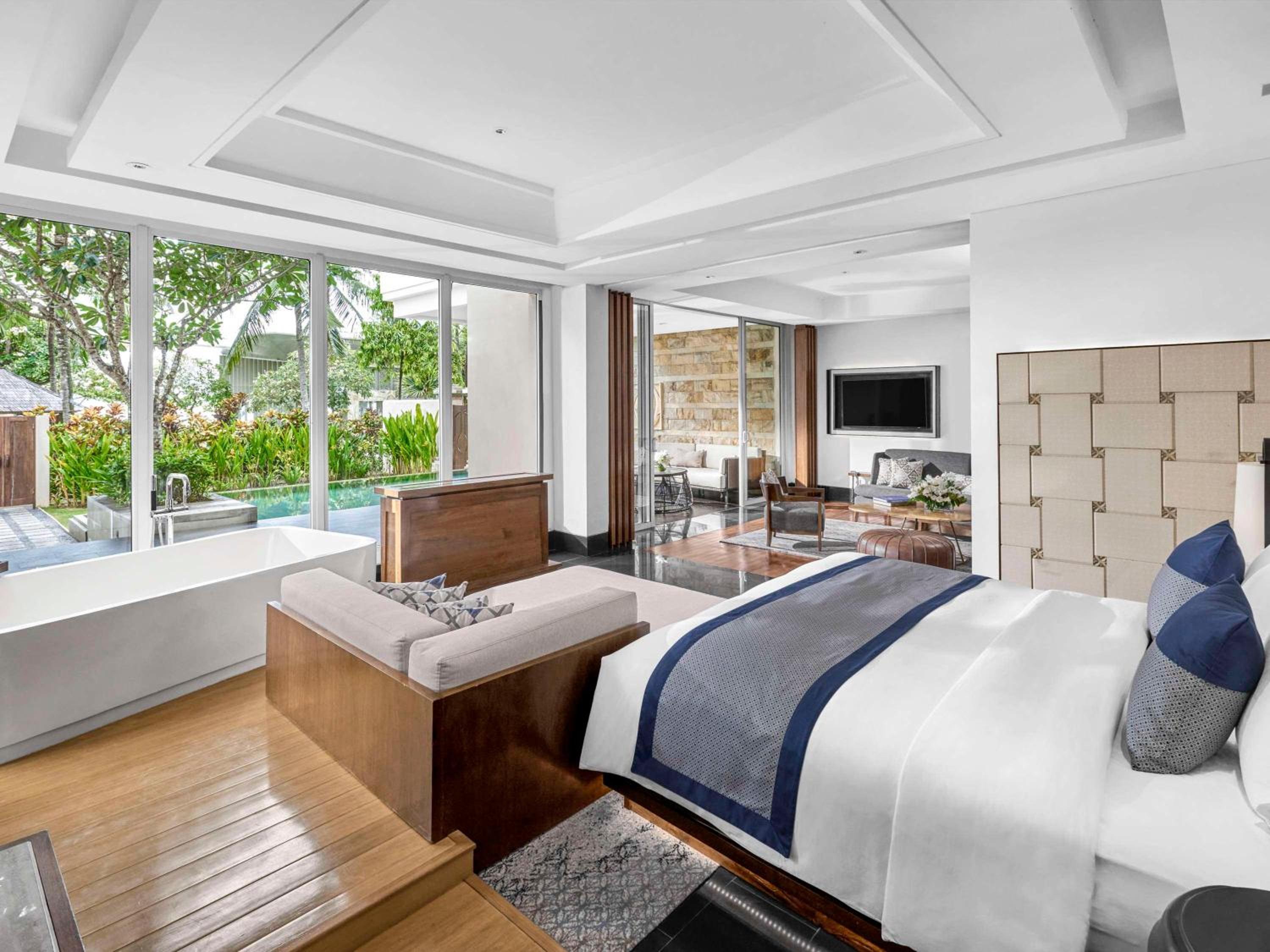 Prestige King Suite with Plunge Pool
