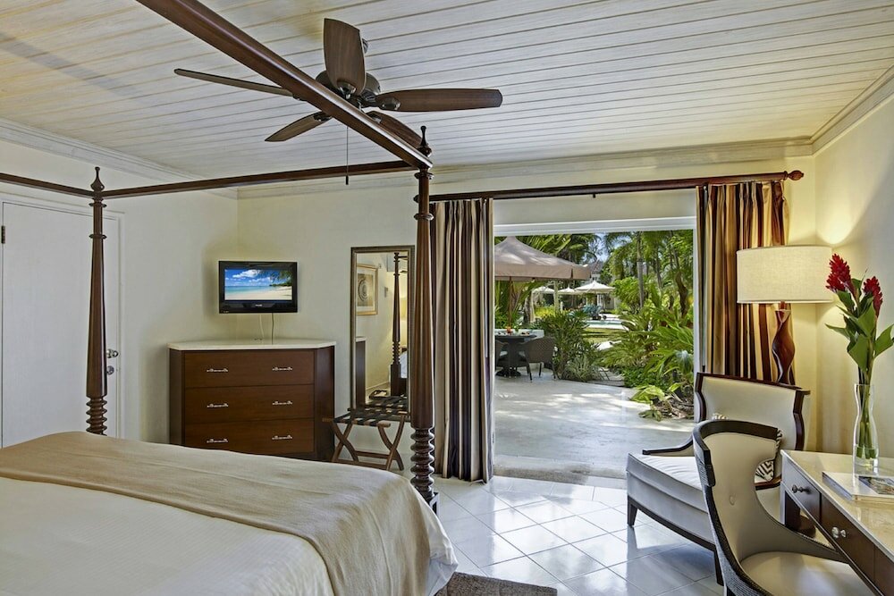 Room, 1 King Bed, Balcony, Garden View