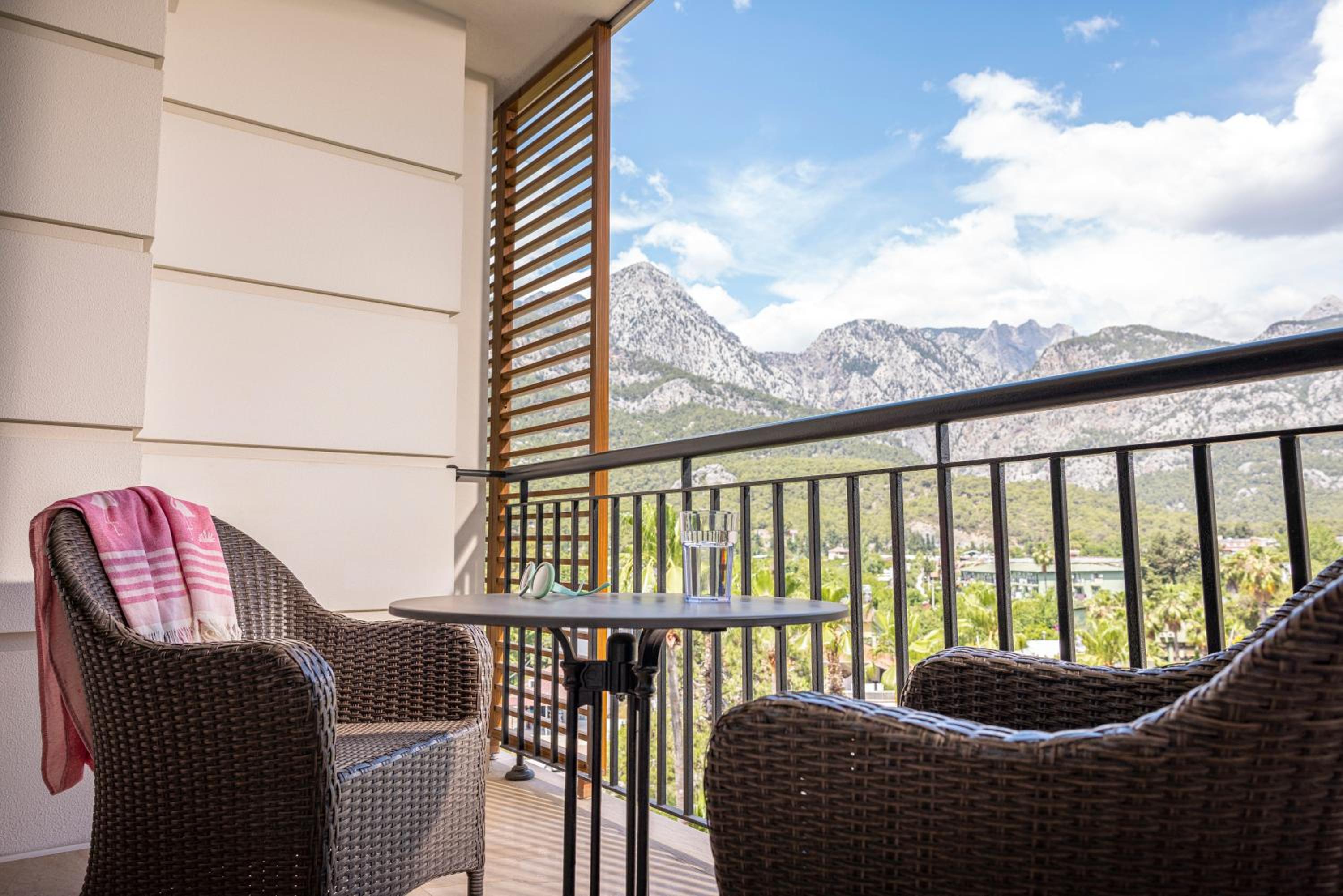 Deluxe Room with Mountain View