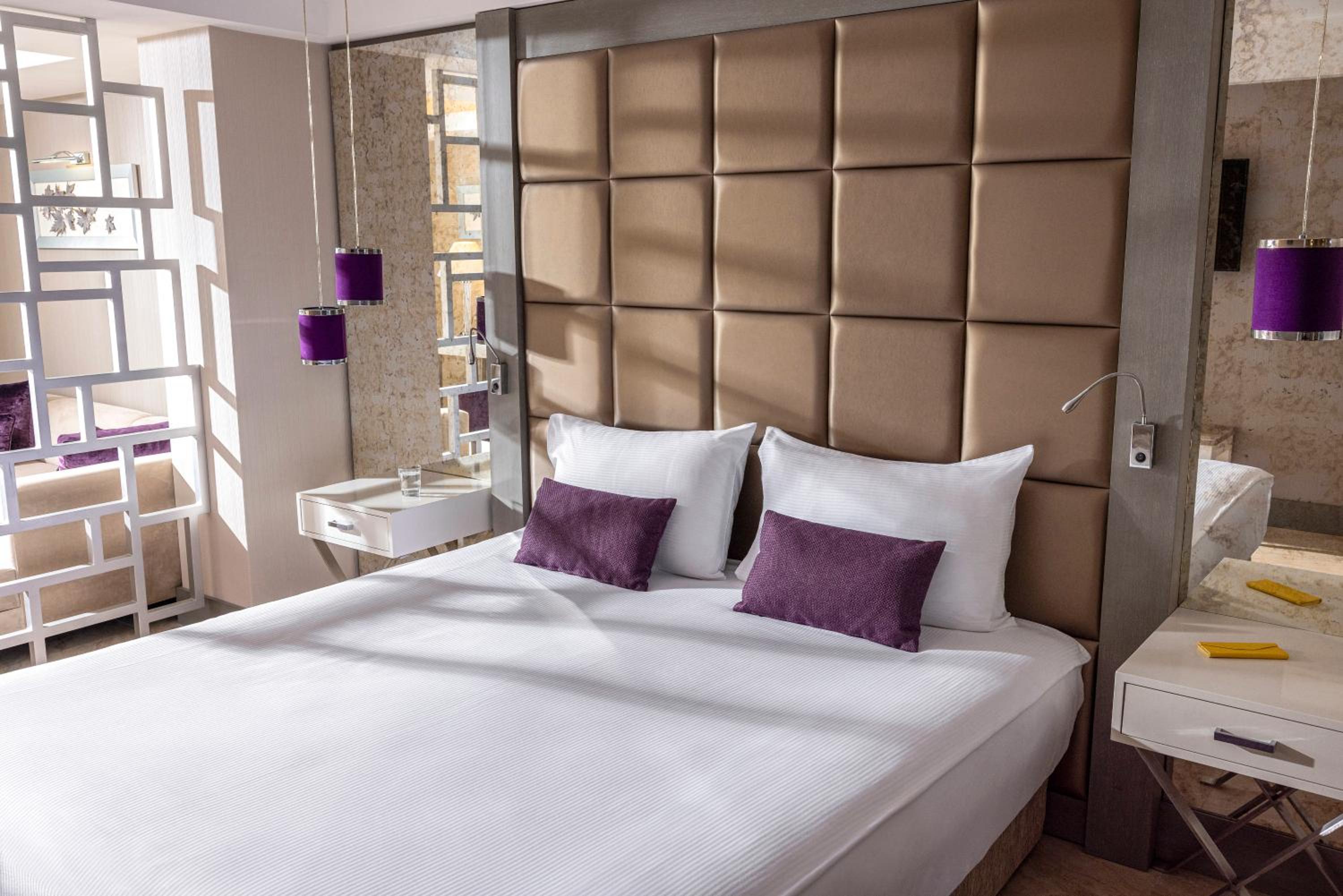 Deluxe Room with Mountain View