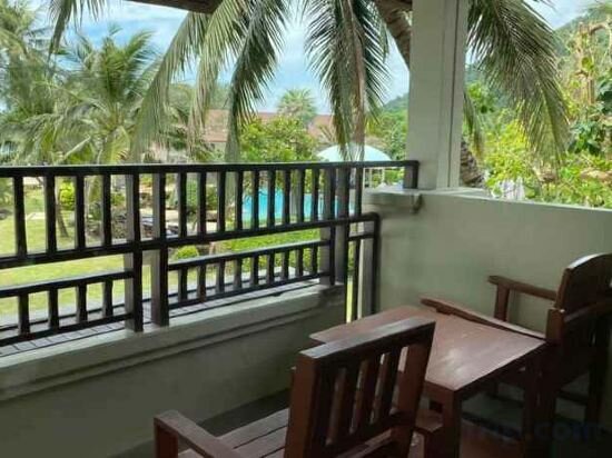 Deluxe Room With Pool View