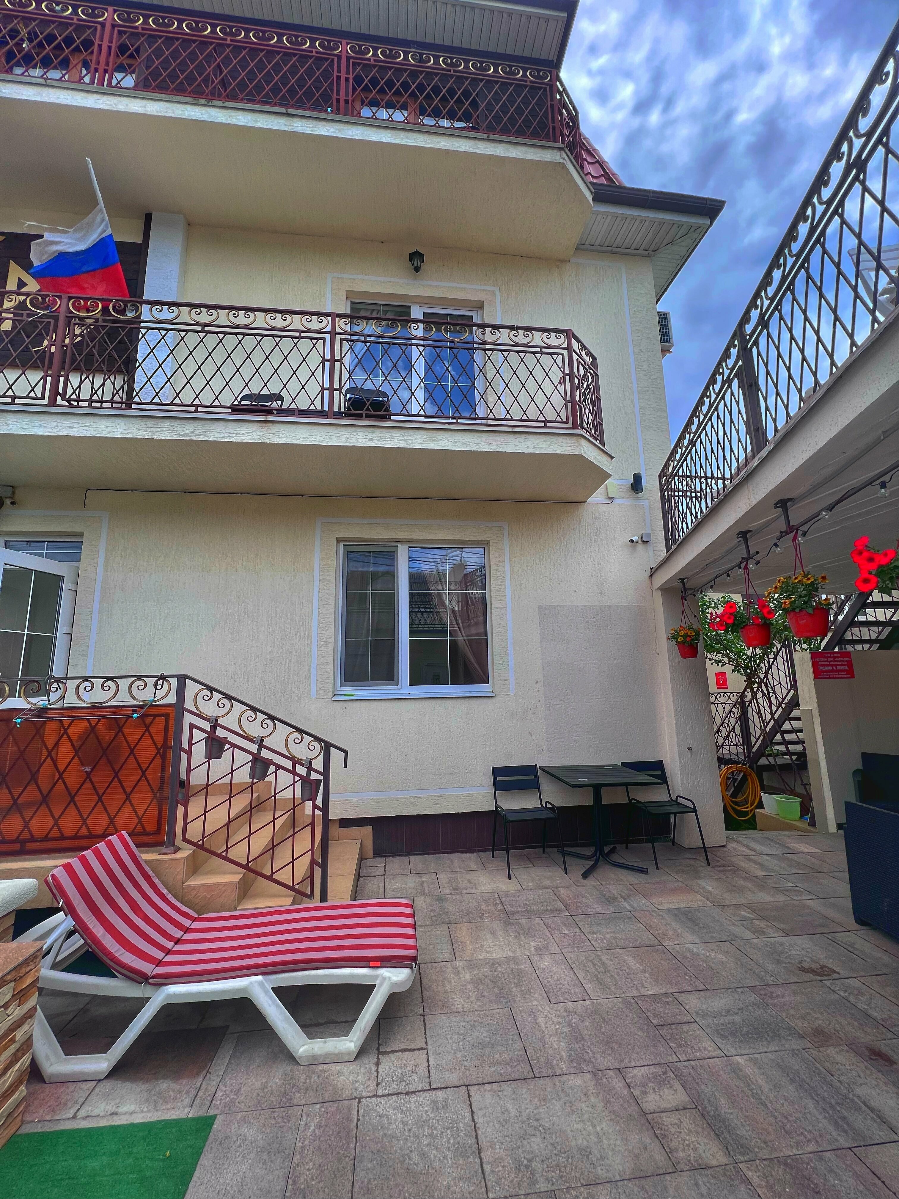 Трехместный номер с балконом