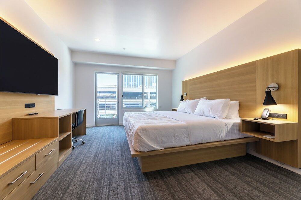 Room, 1 King Bed, Accessible, Balcony