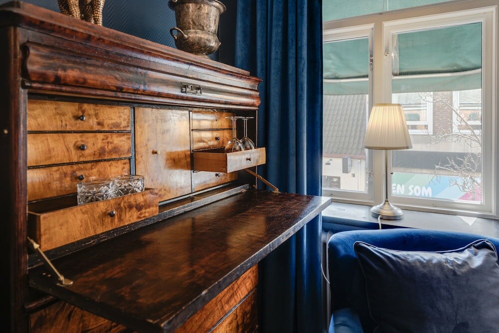 Double Room (Midnight Blue)