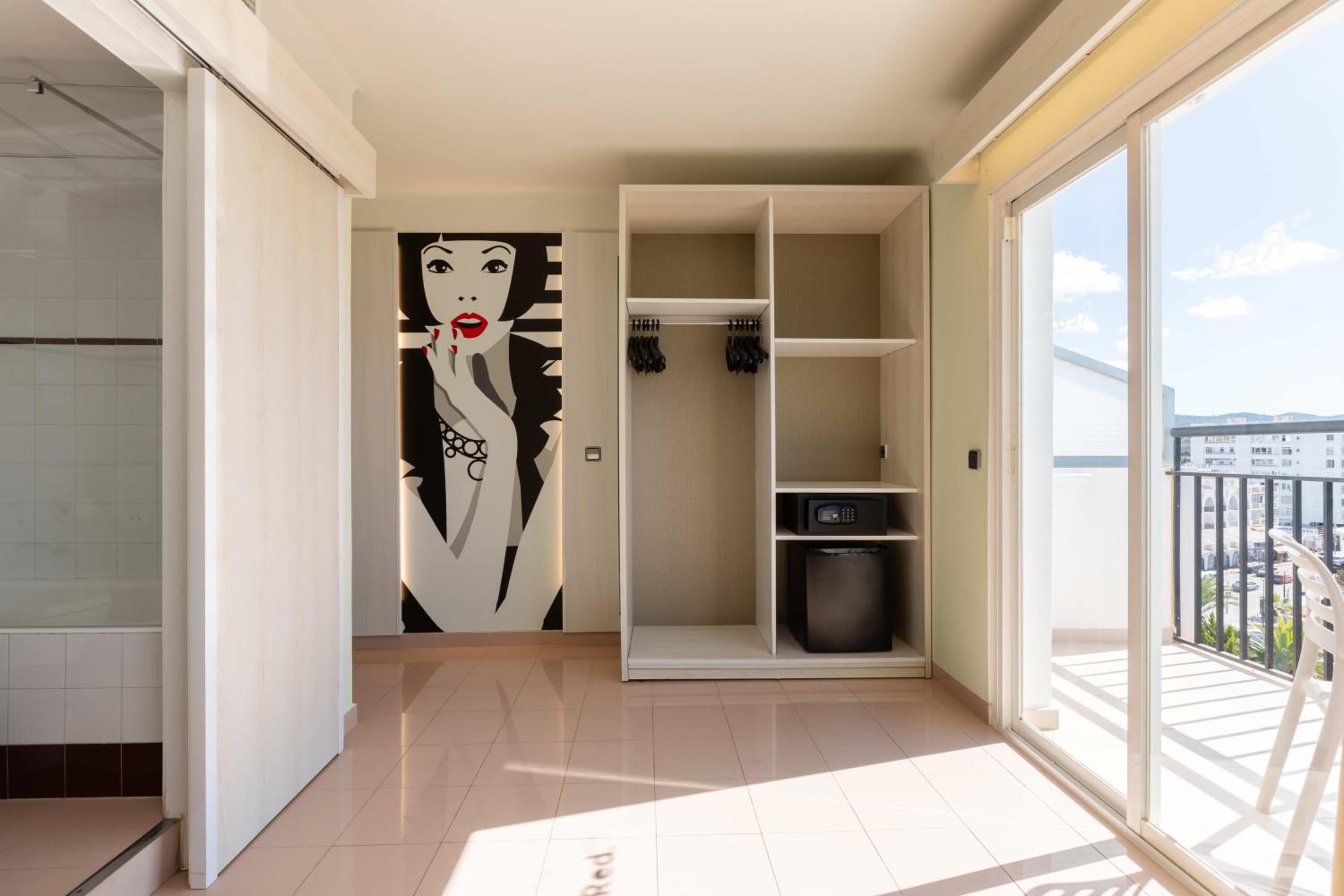 Queen Room with Sea View
