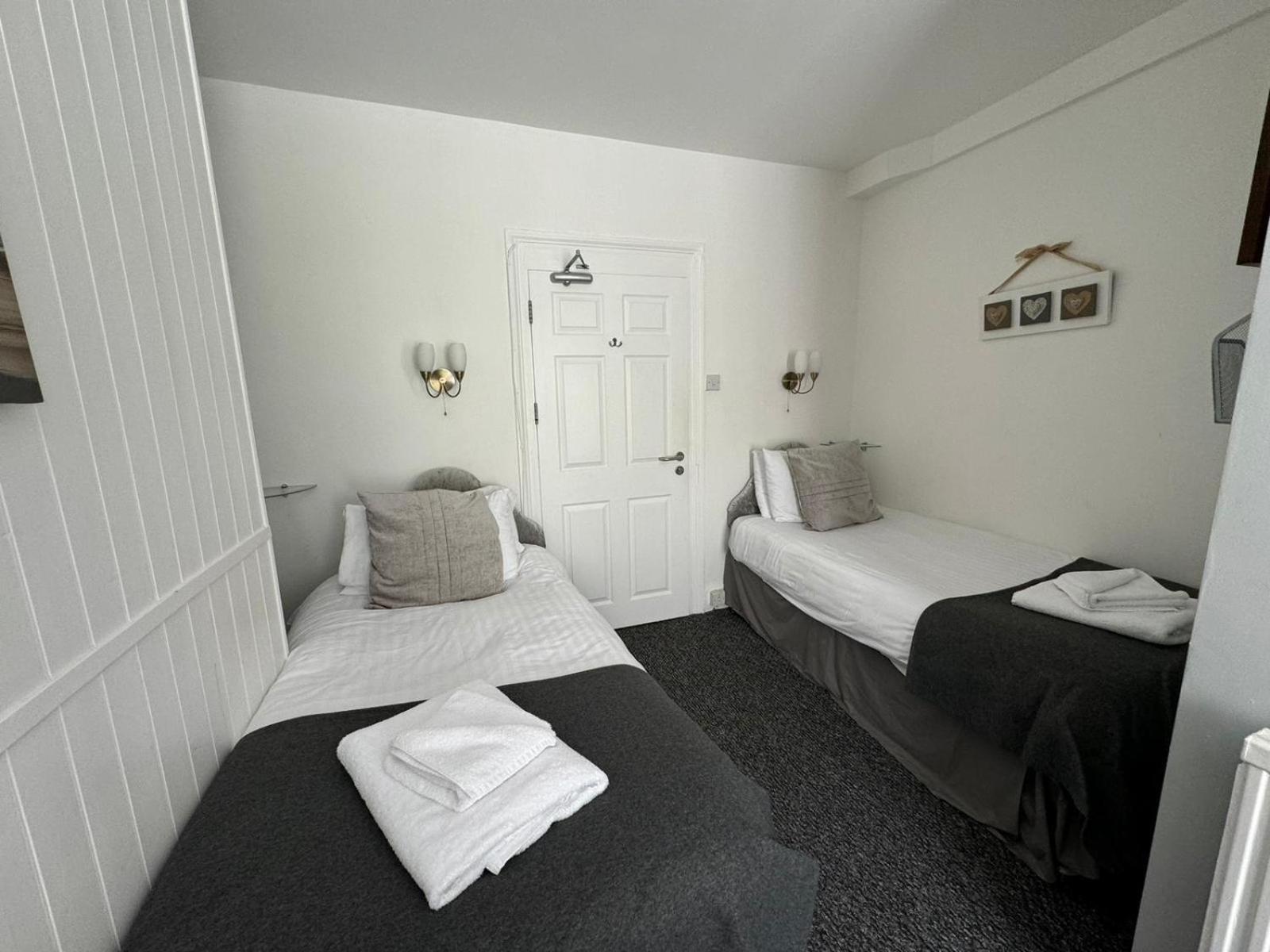 Twin Room with Private Bathroom