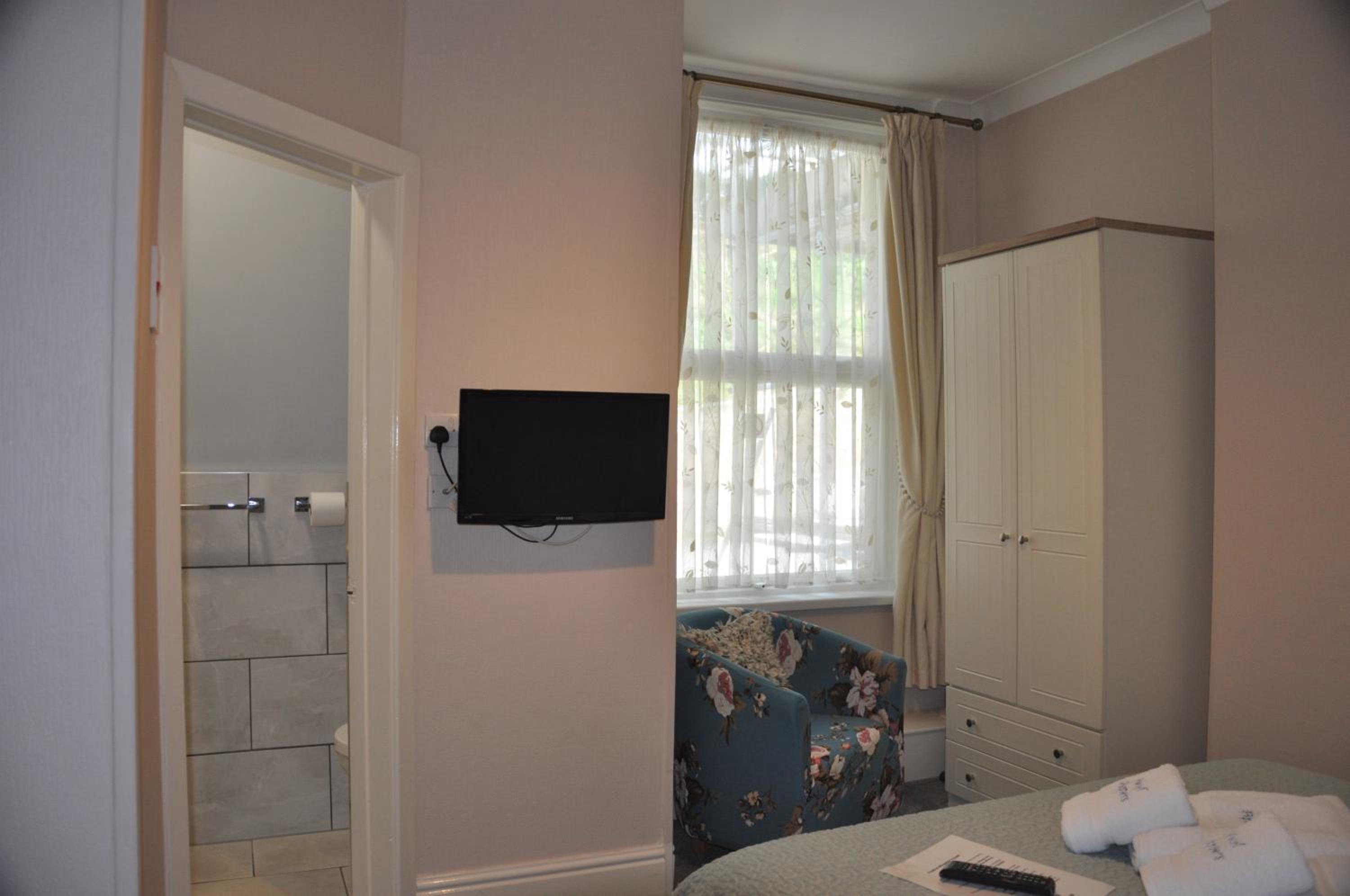 Double room En-suite with shower