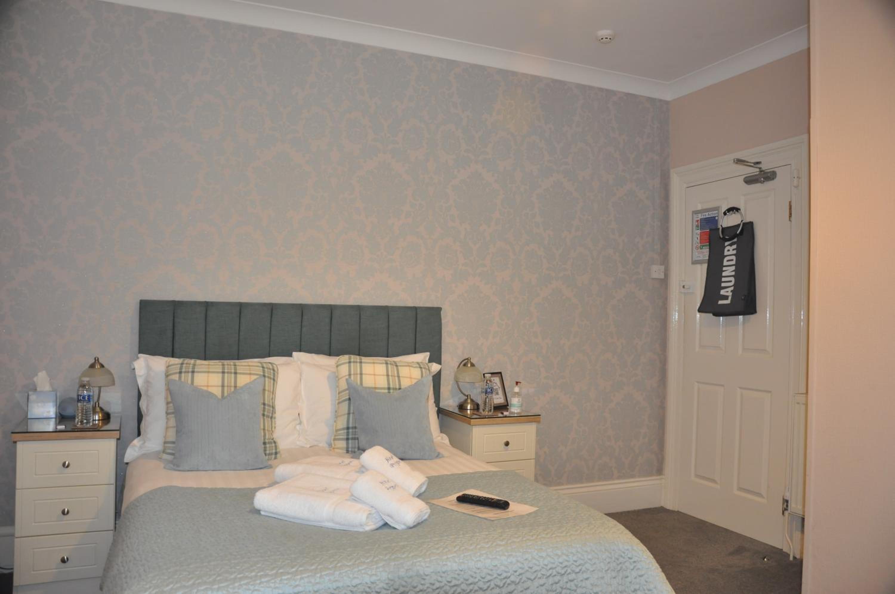 Double room En-suite with shower