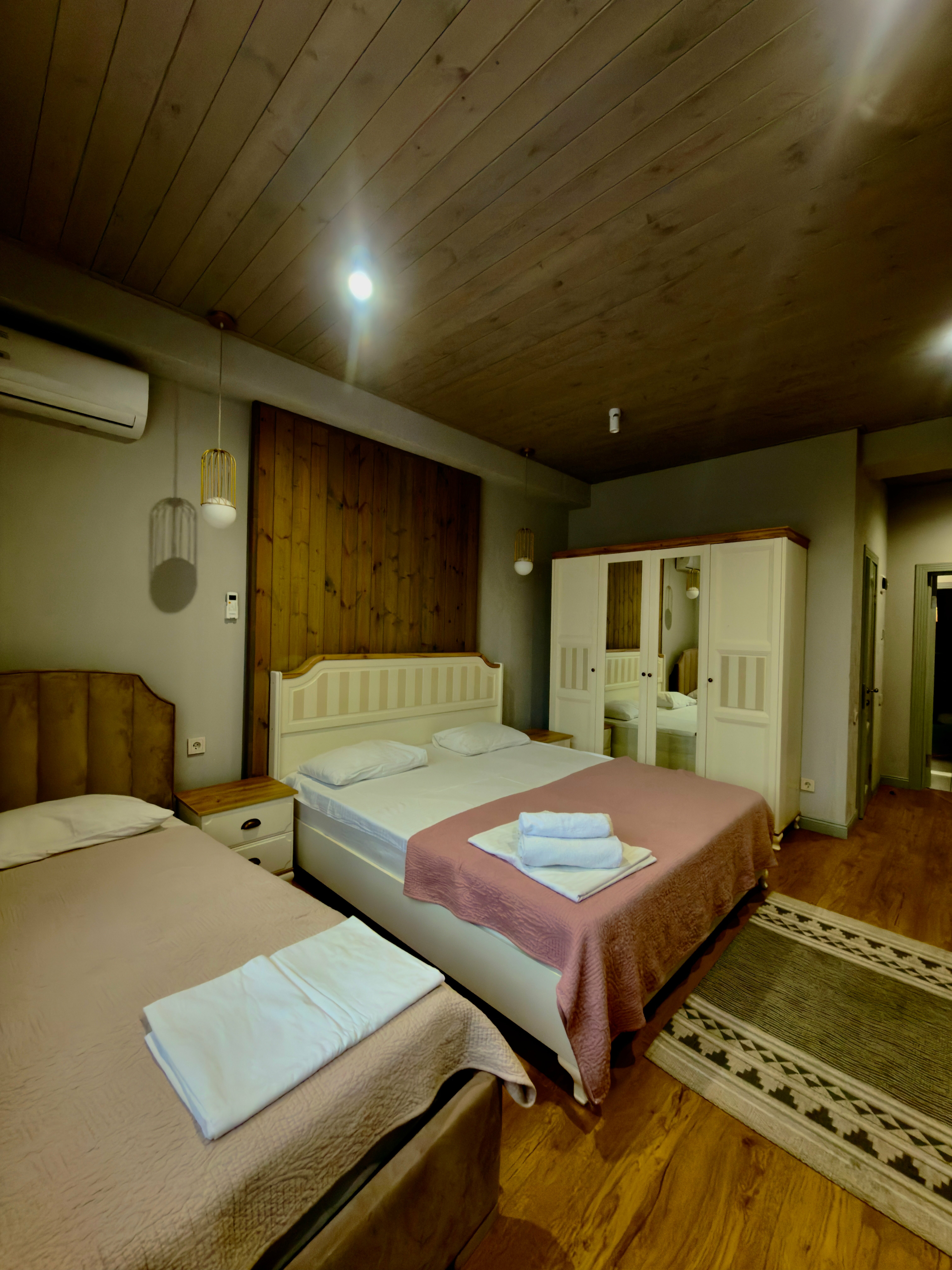 Трехместный номер «Комфорт» с душем