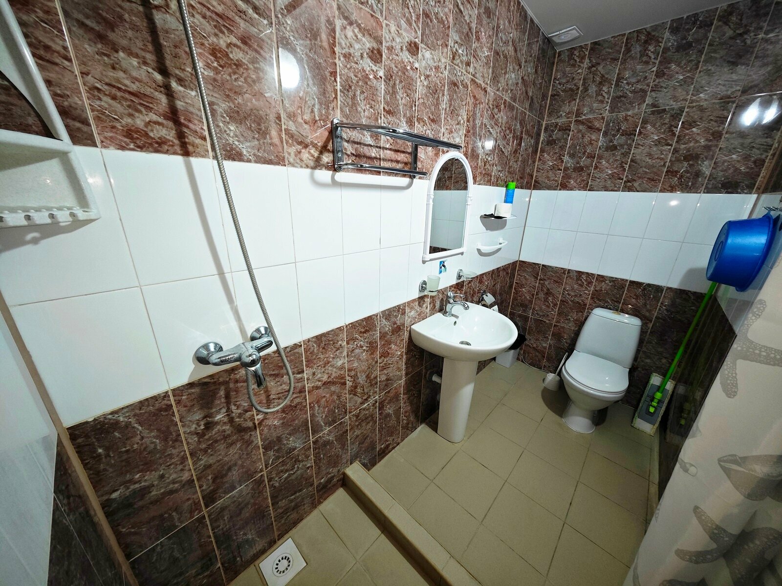 УЛУЧШЕННЫЙ с патио на 3-4 места