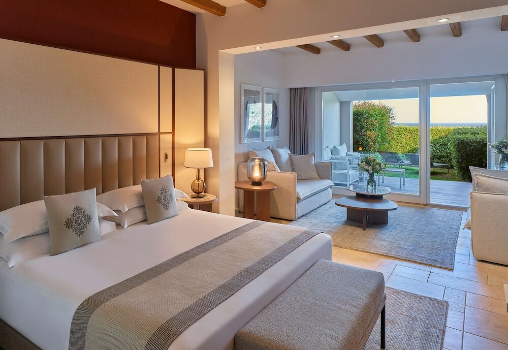 Junior Suite, 1 King Bed, Accessible, Jetted Tub