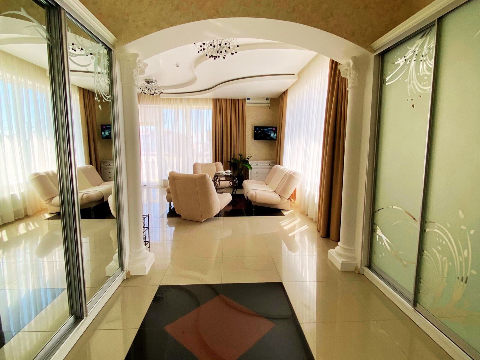 Номер-студия с видом на бассейн