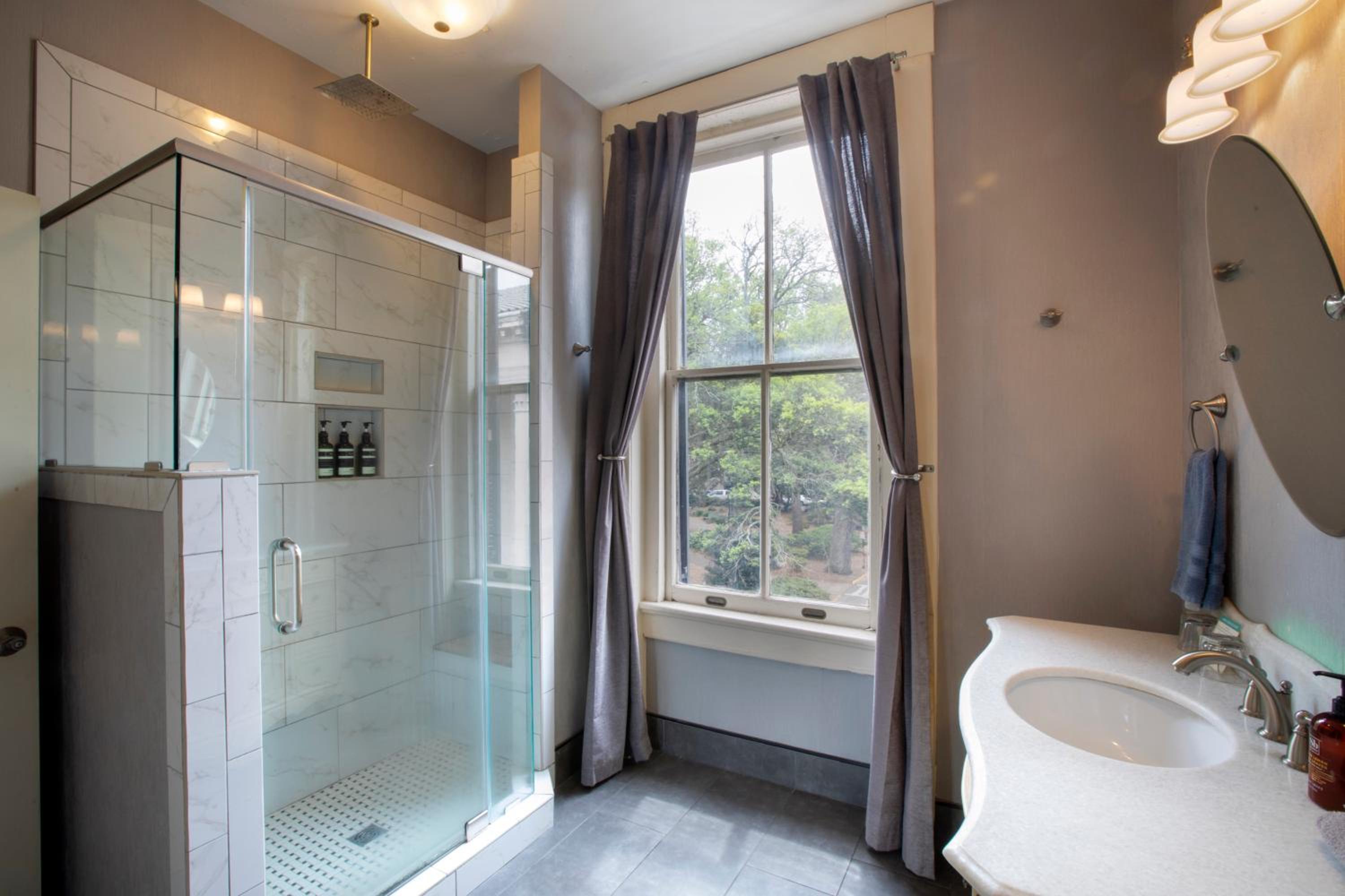 Easton Lodge- King Room 301