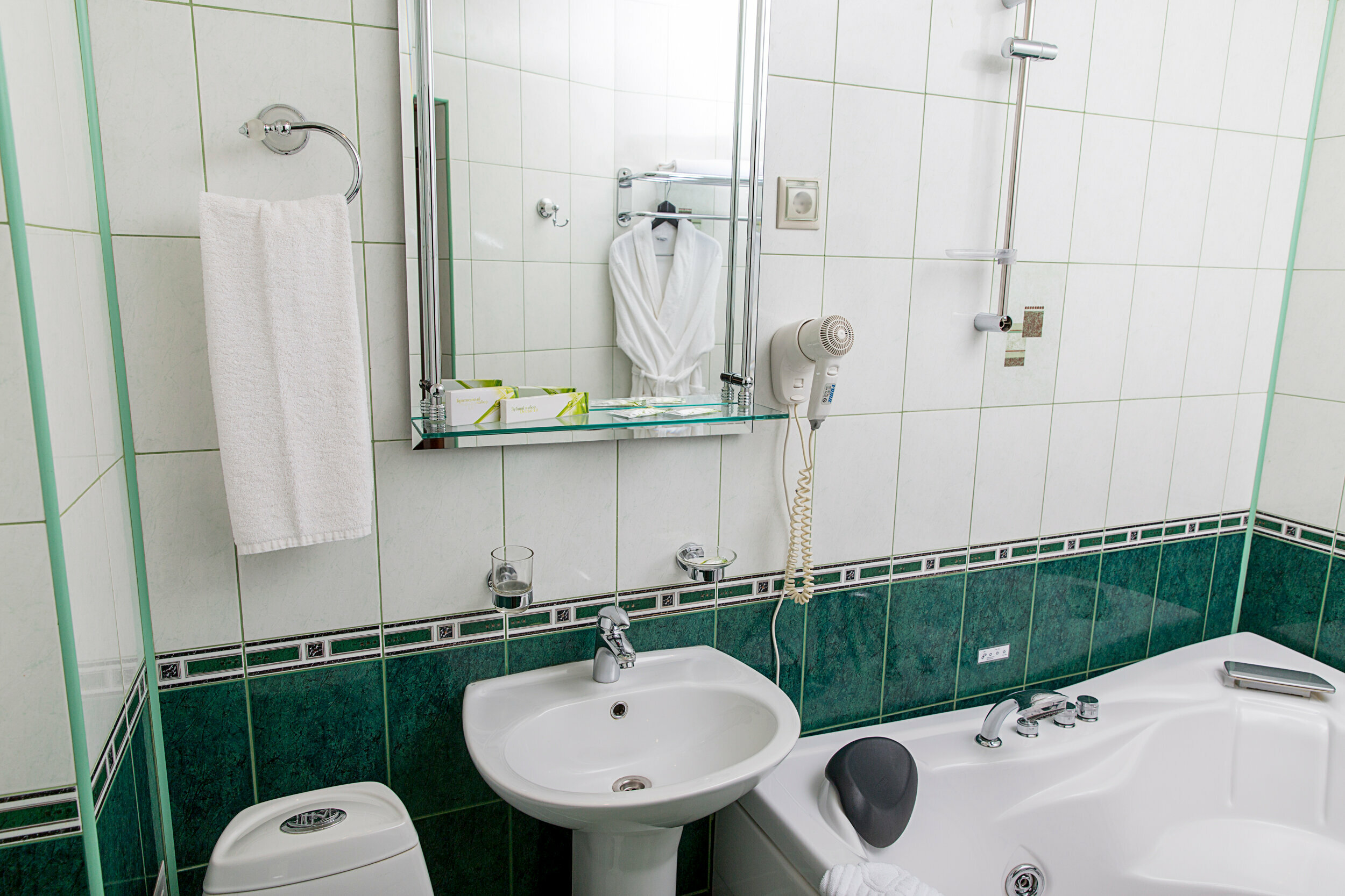 Джуниор Сюит