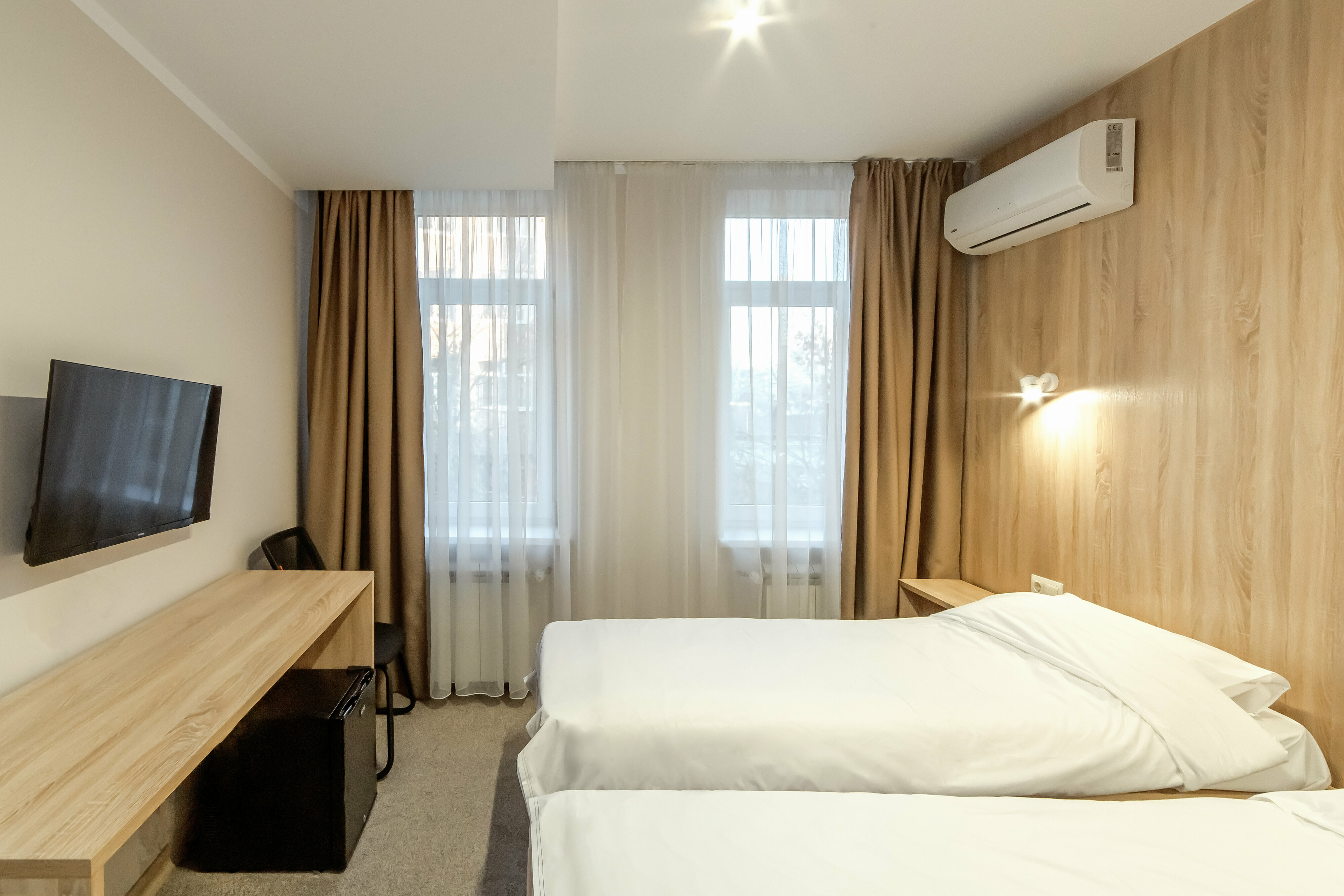 Стандарт + с двуспальной или двумя односпальными кроватями