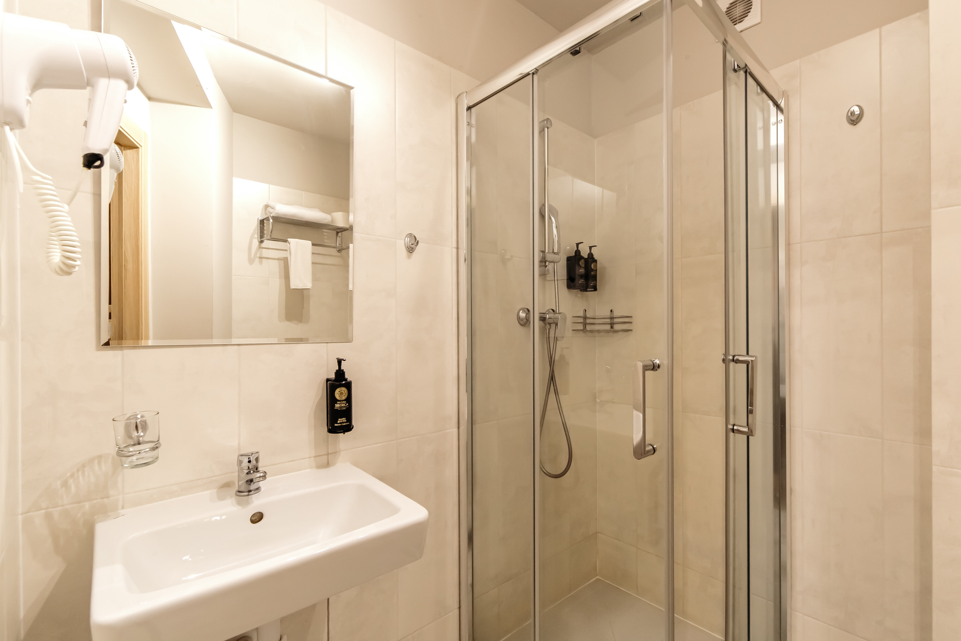 Стандарт + с двуспальной или двумя односпальными кроватями