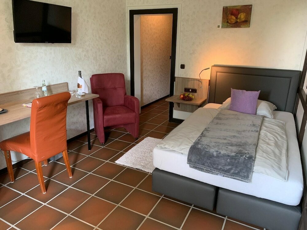 small double room with french mattress