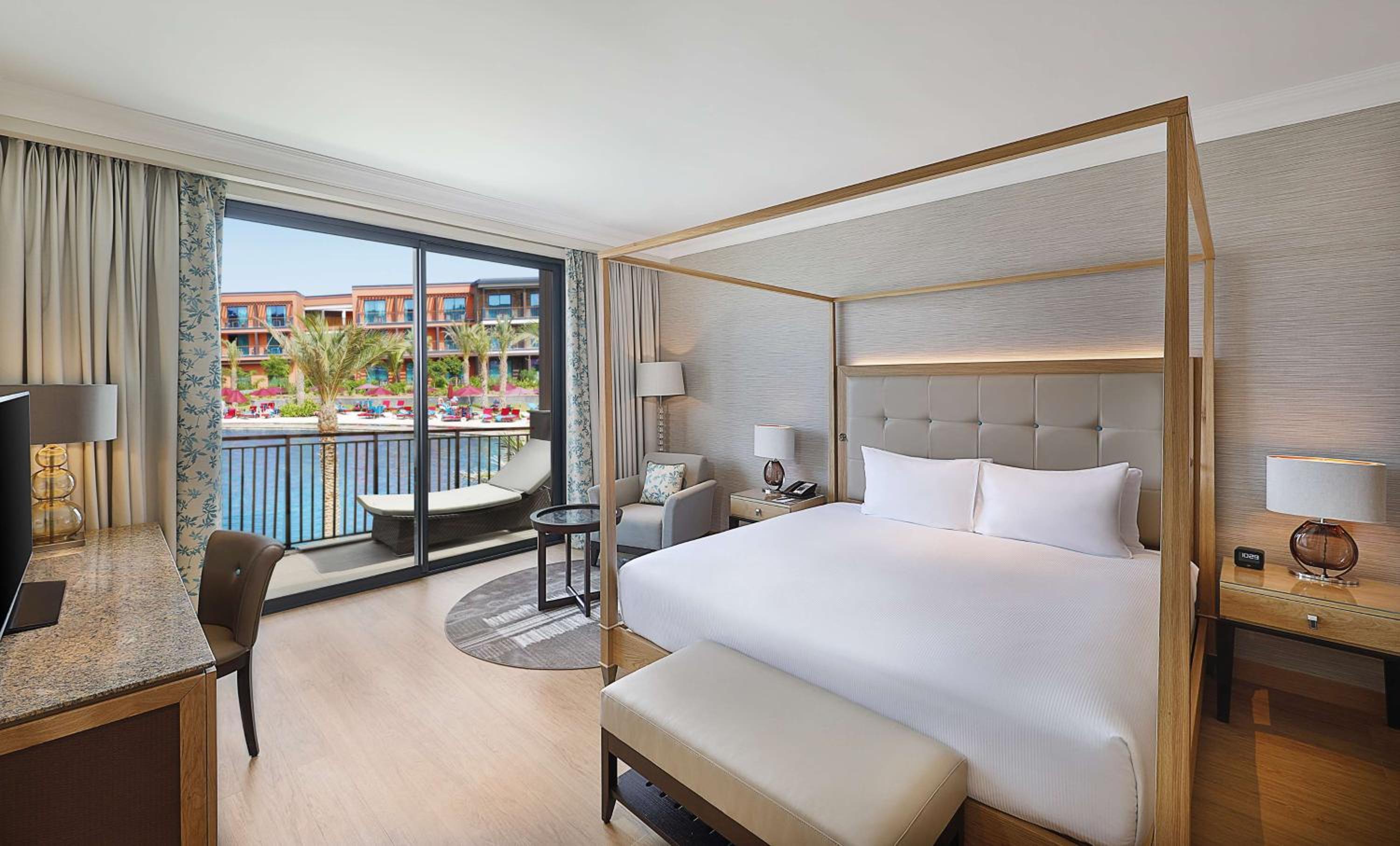 Deluxe King Suite with Side Ocean View