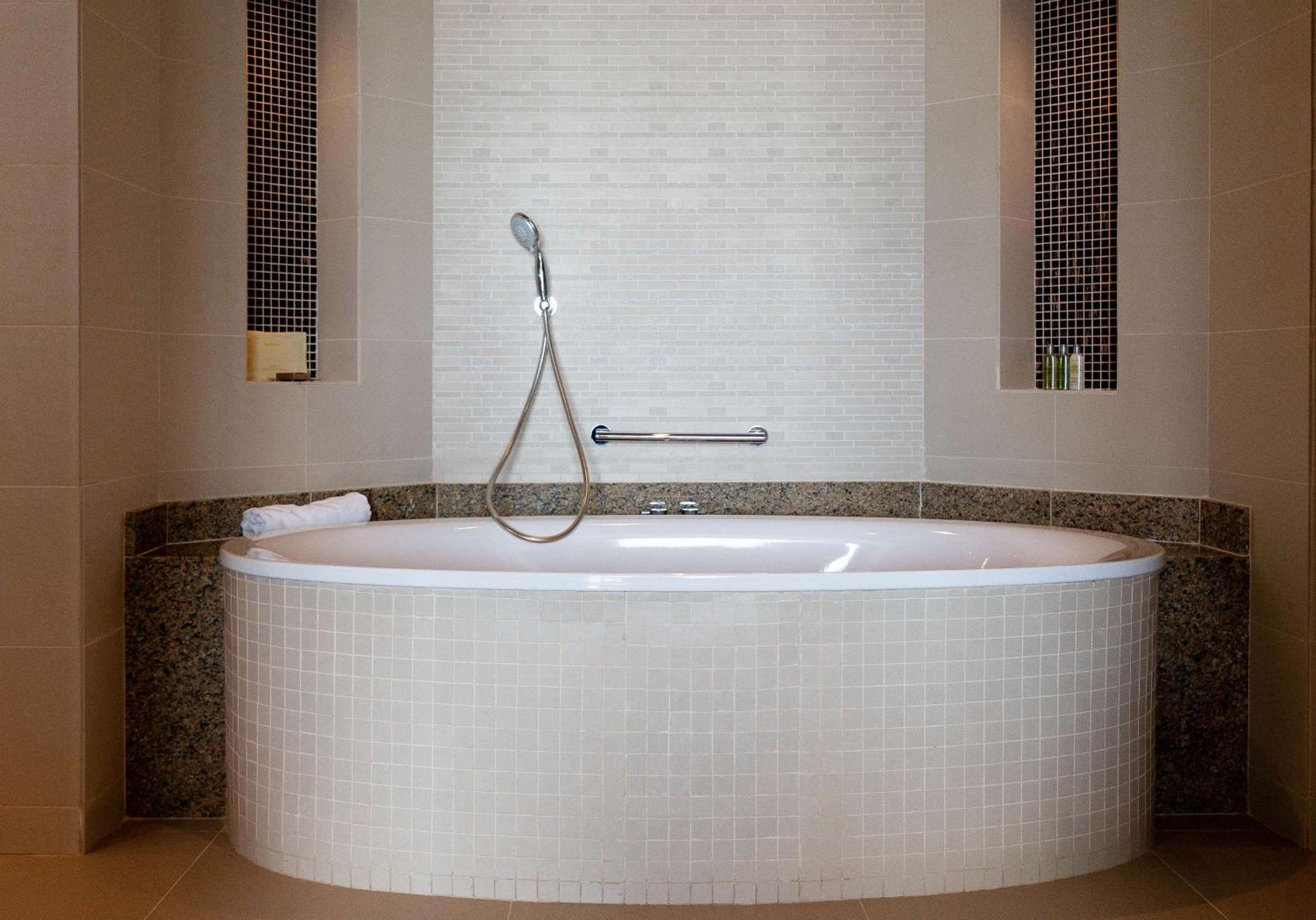 Deluxe King Suite with Side Ocean View