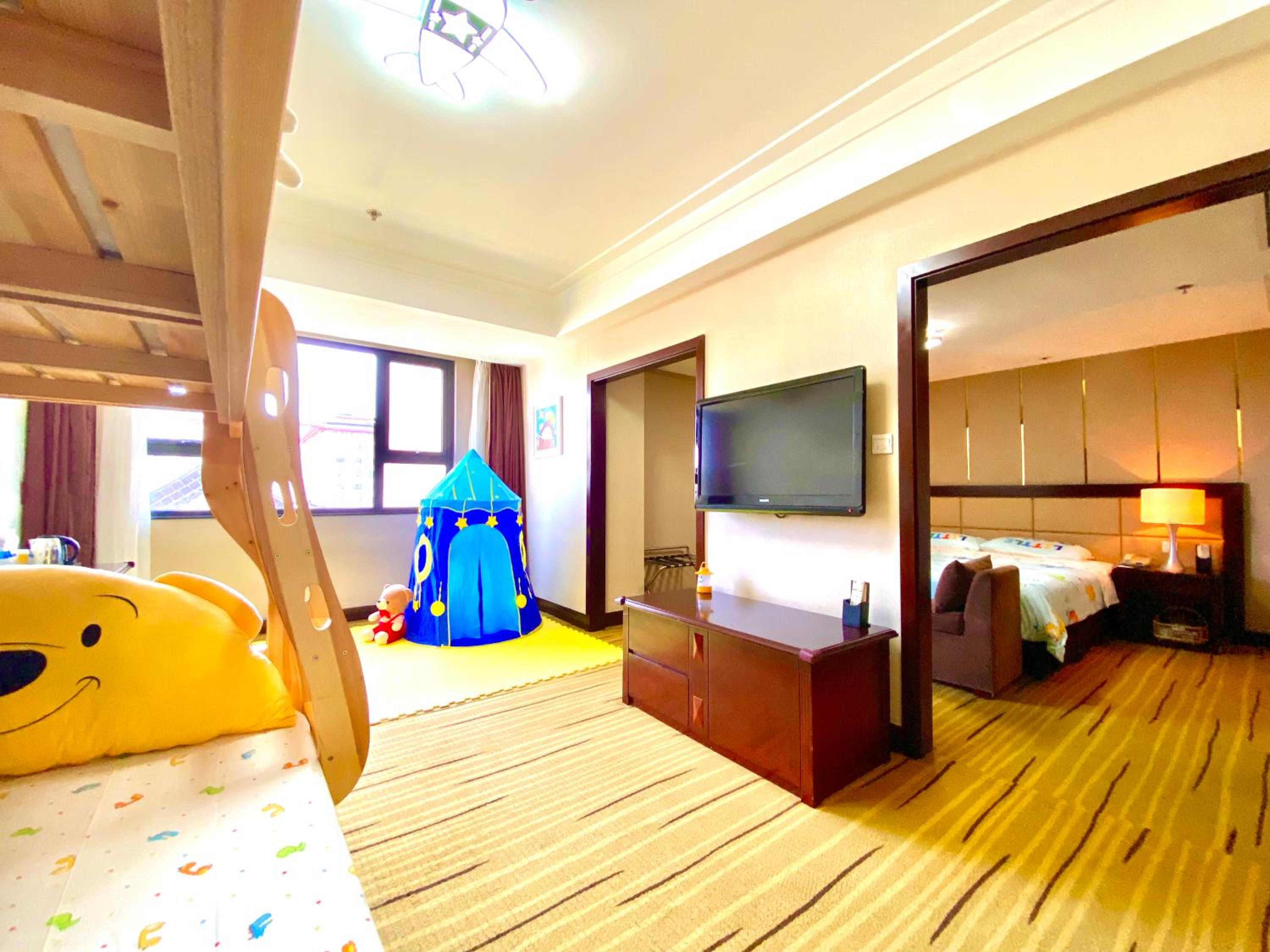 Deluxe Family Suite