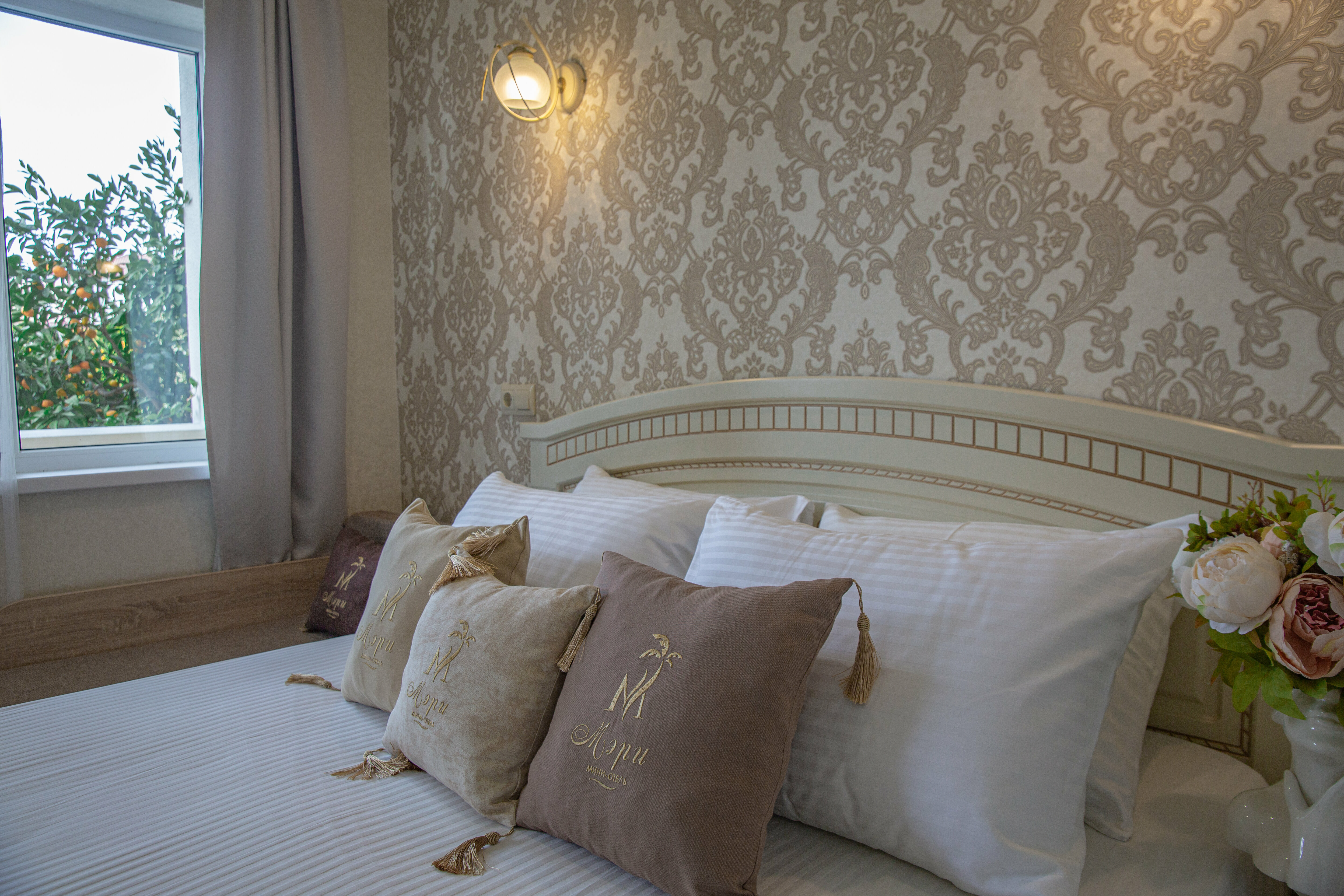 Семейный номер с видом на сад