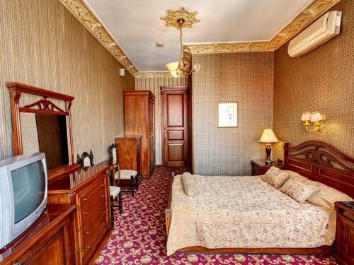 Double Room With Balcony в Grand Hotel de Londres