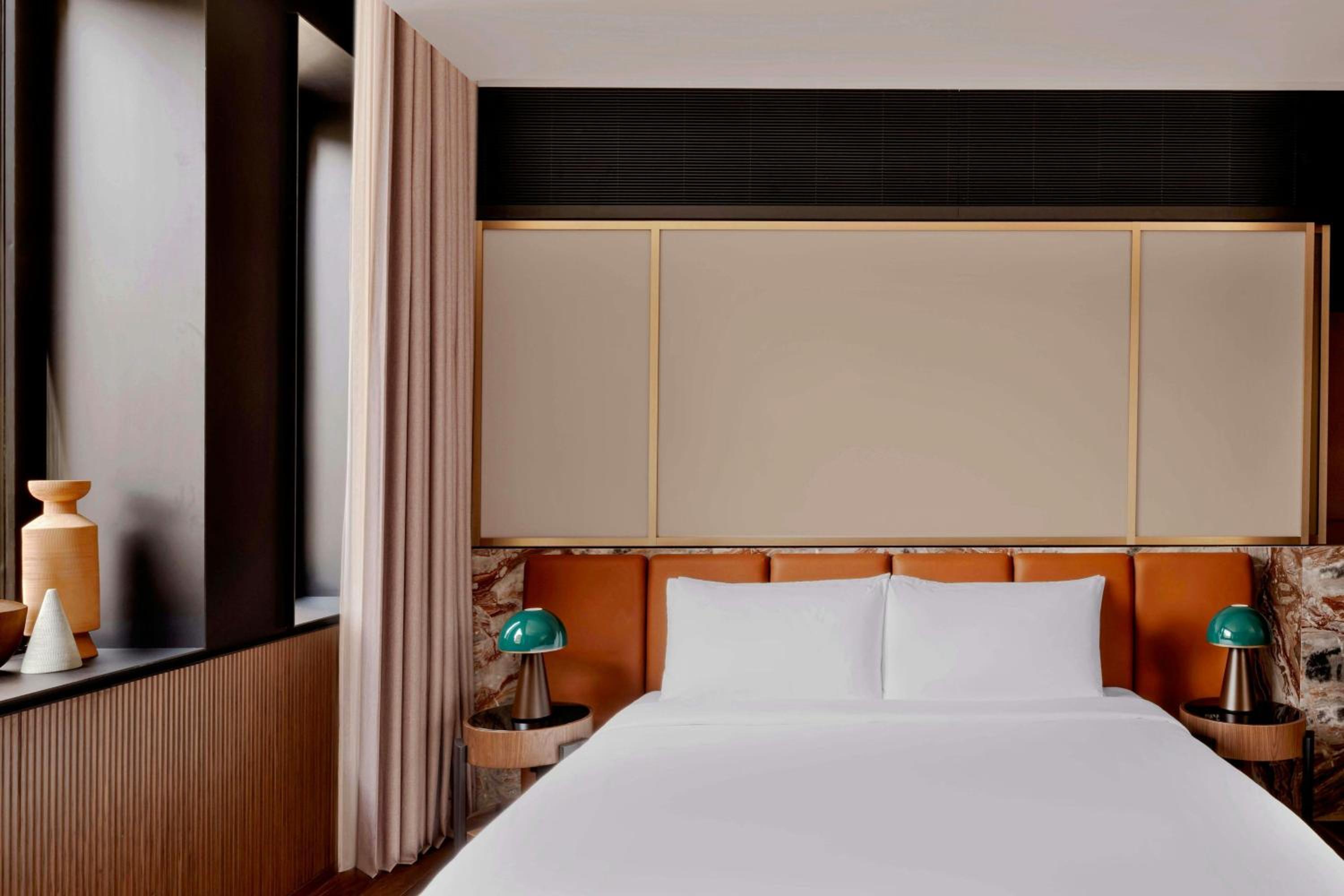 Panoramic King Suite with City View