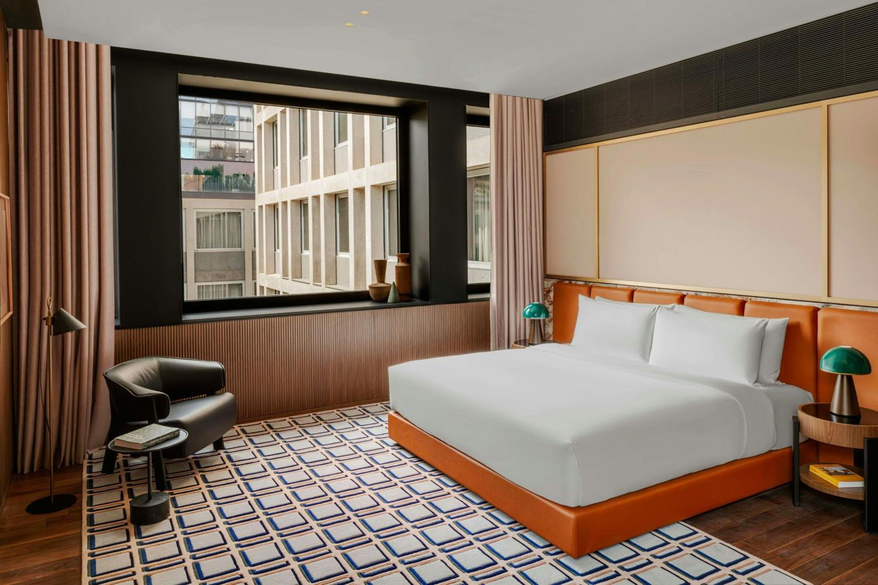 Panoramic King Suite with City View