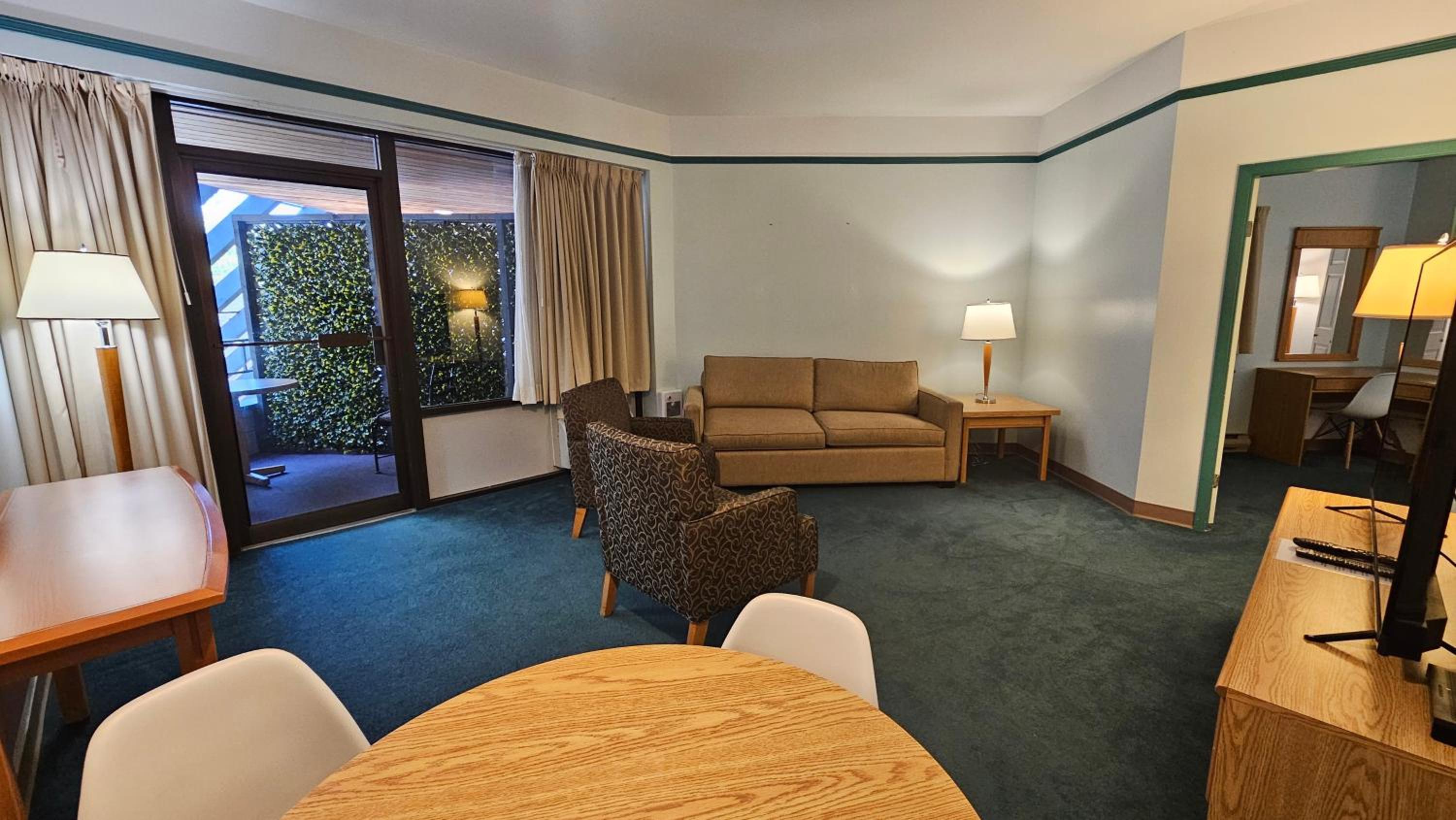One-Bedroom Suite (NOT Pet Friendly)