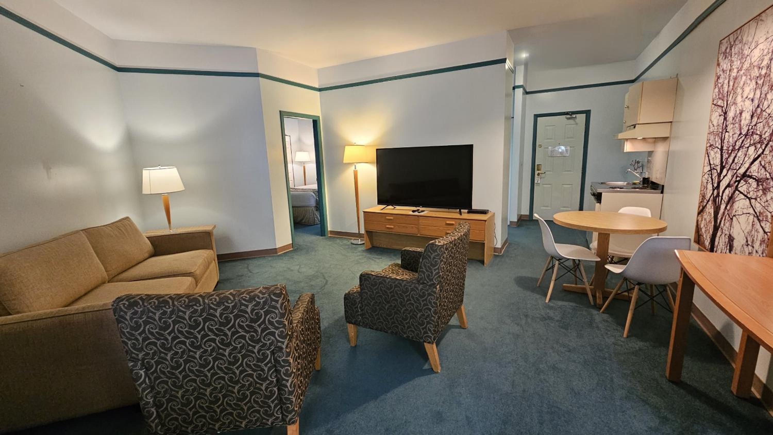 One-Bedroom Suite (NOT Pet Friendly)