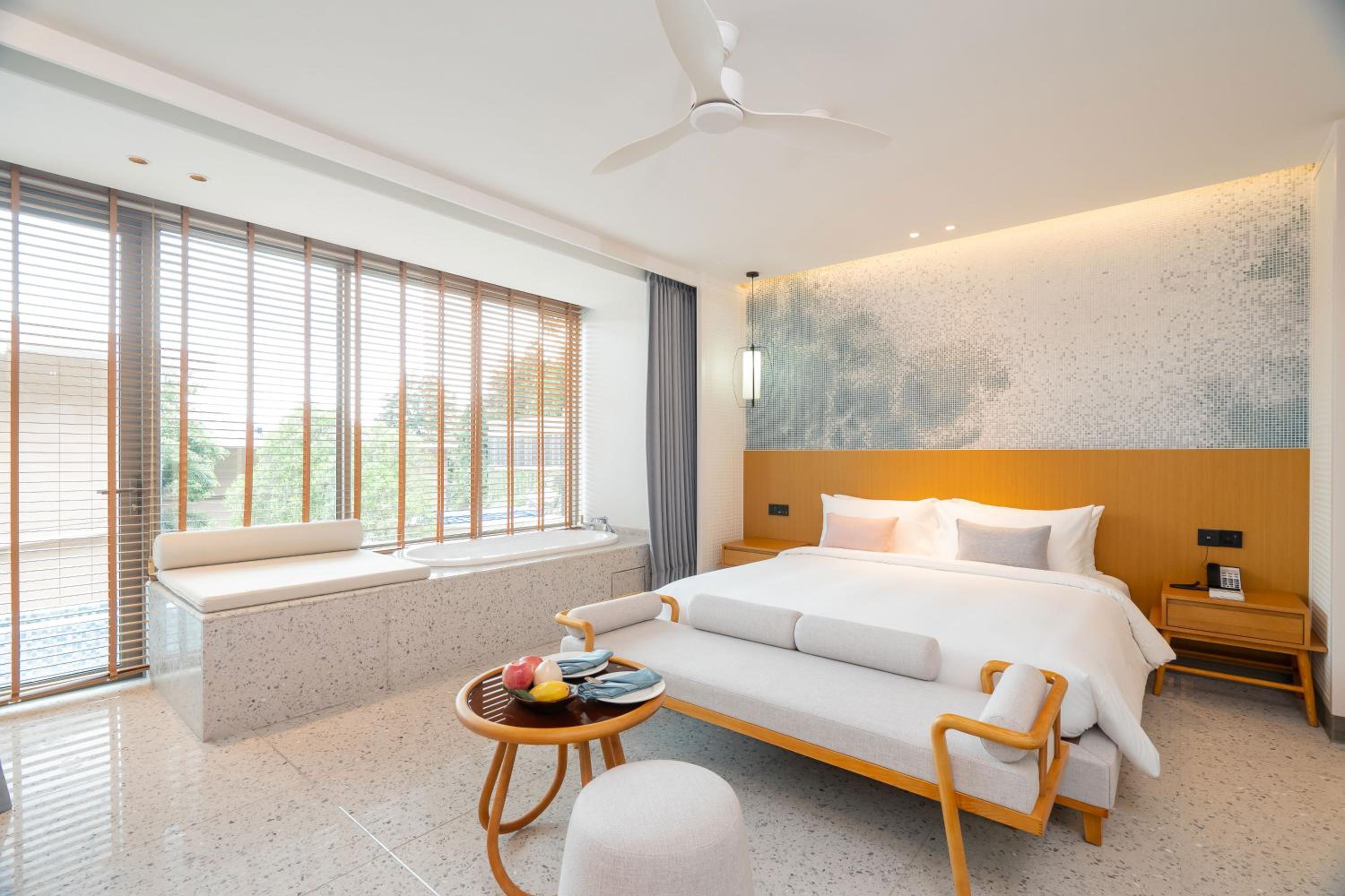 Deluxe King Room with Pool Access