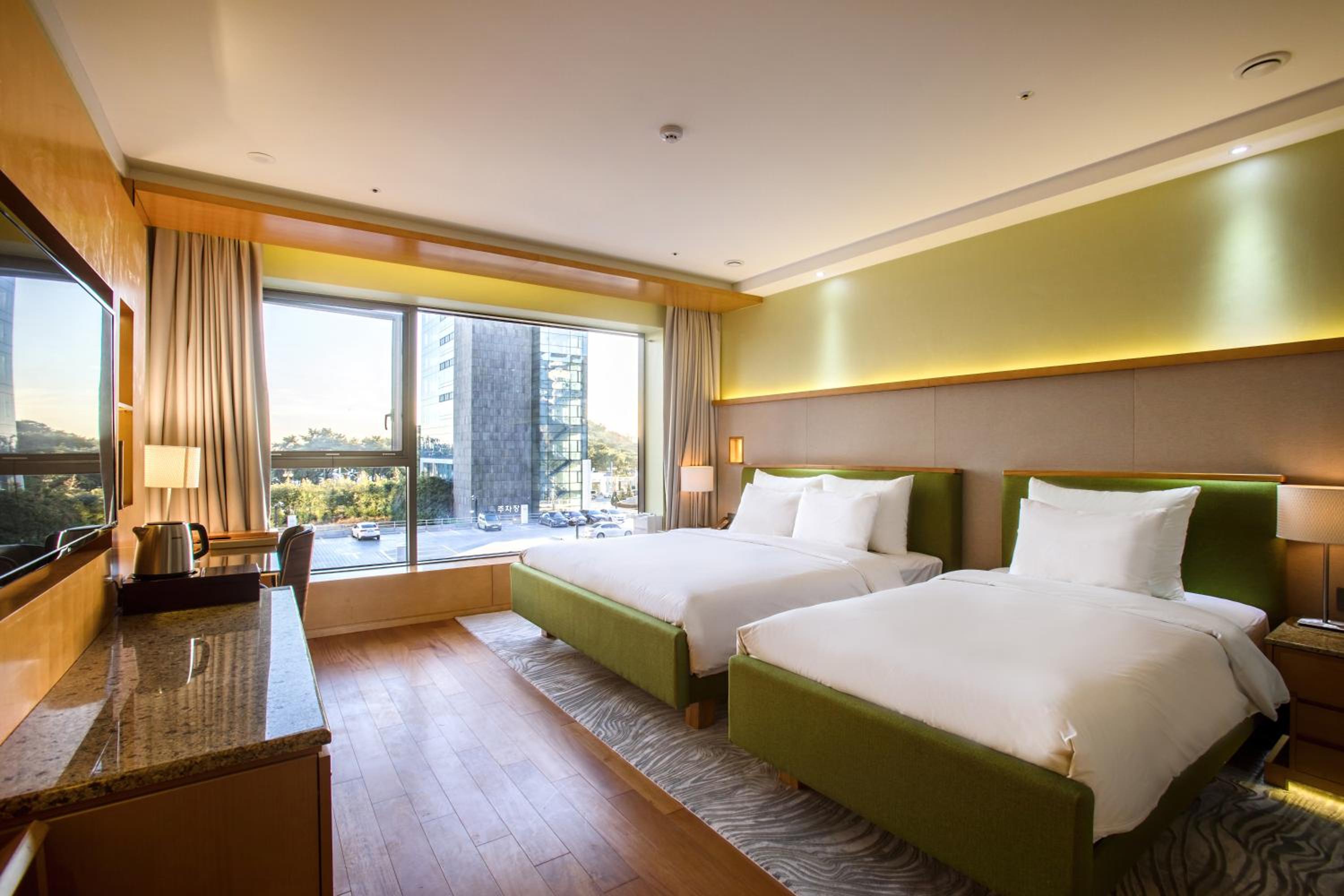 Double or Twin Room with Side Sea View