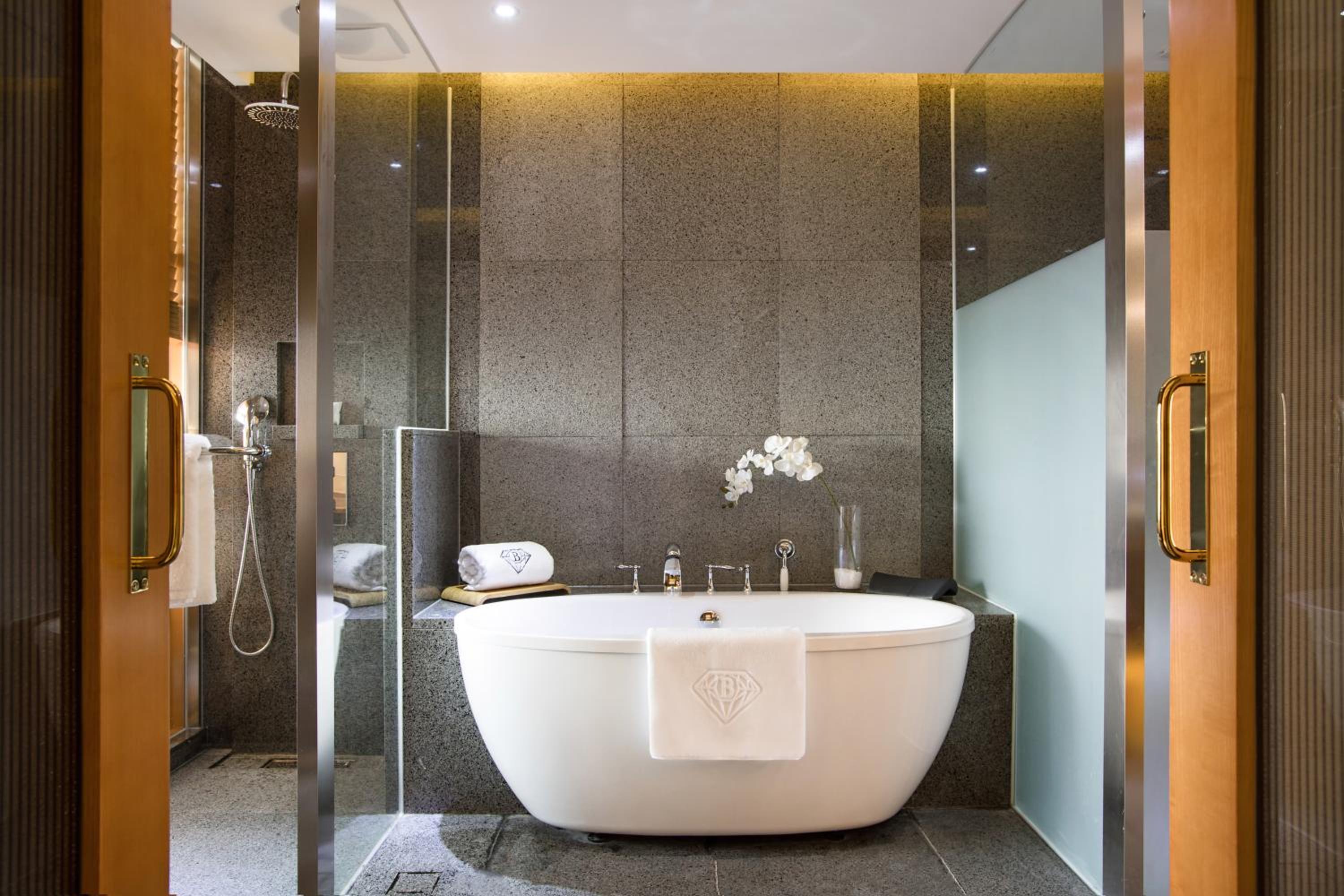 Double or Twin Room with Side Sea View