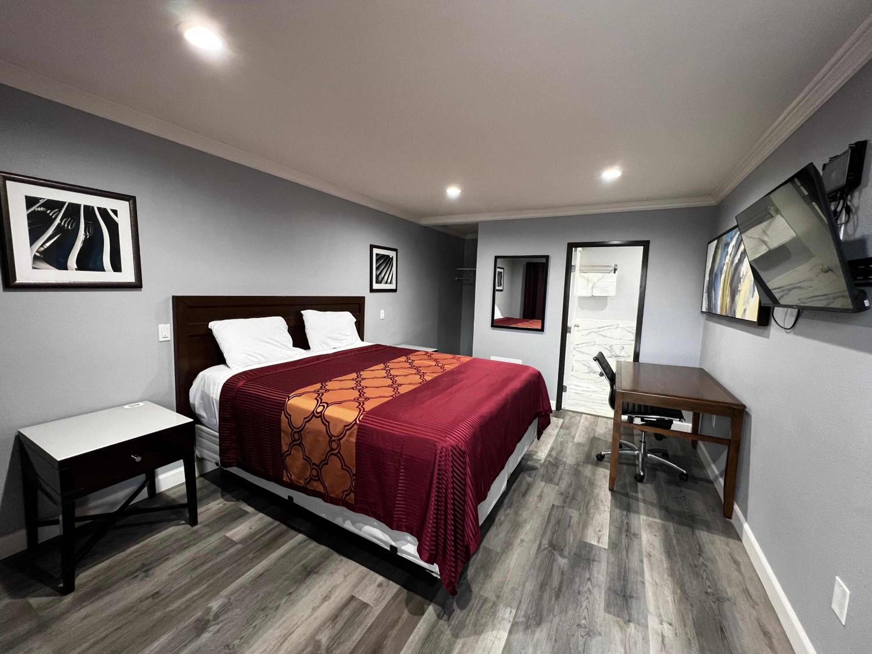 Deluxe King Suite