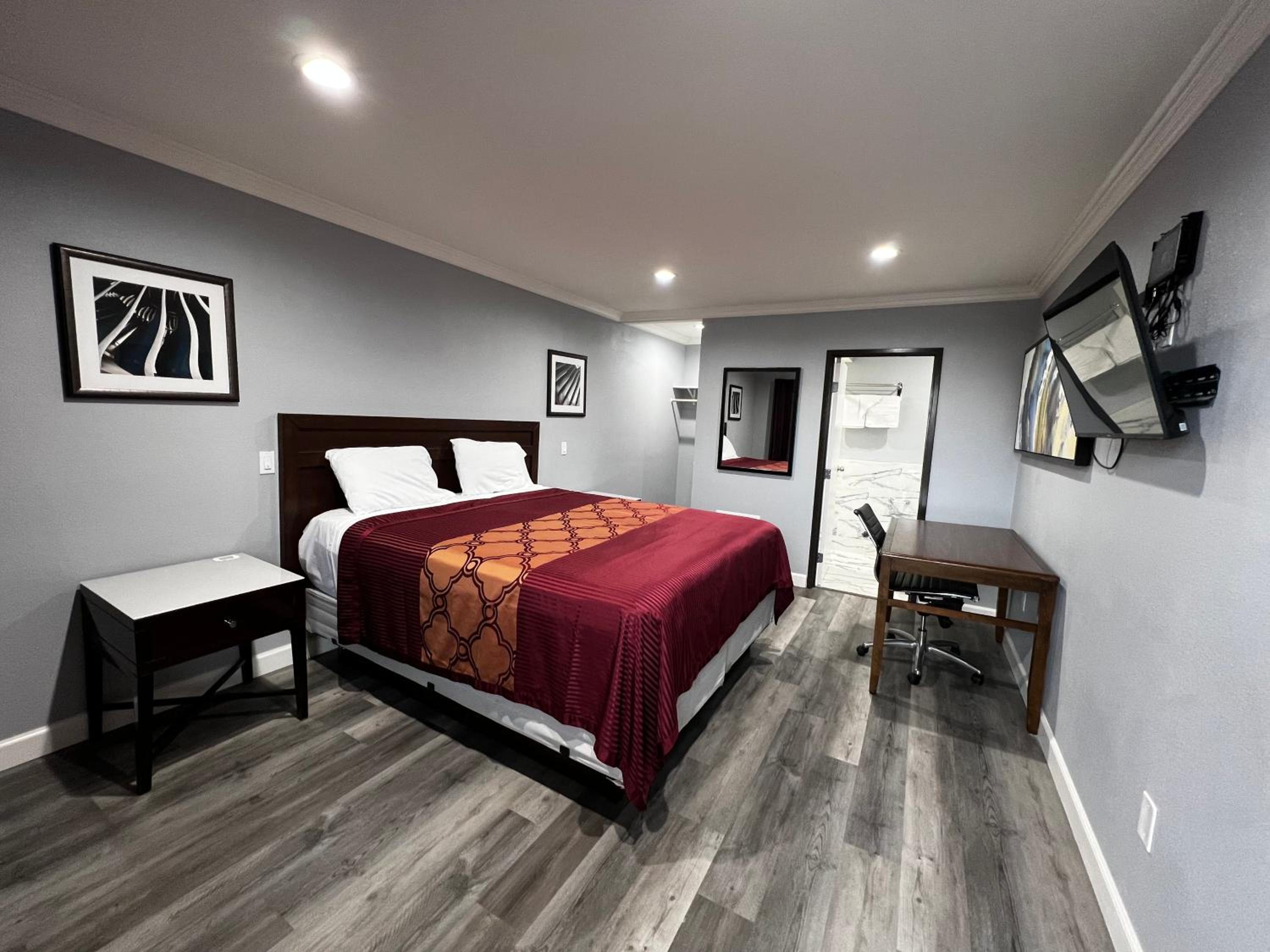 Deluxe King Suite
