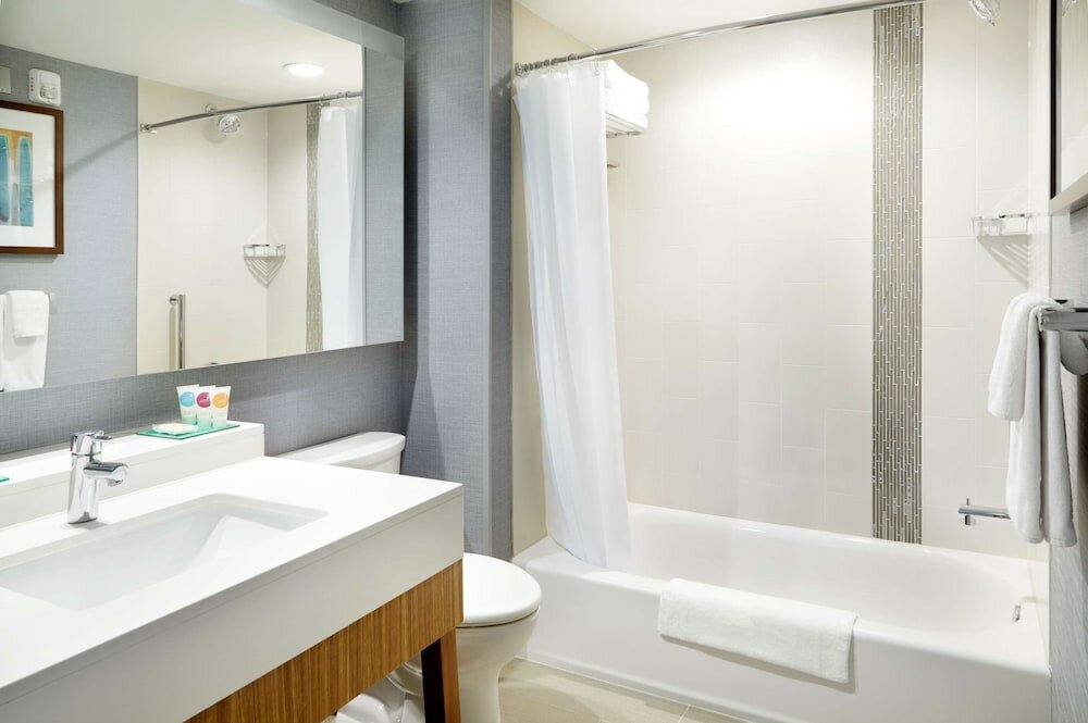 Room (2 Queenbed & 1 Sofabed)