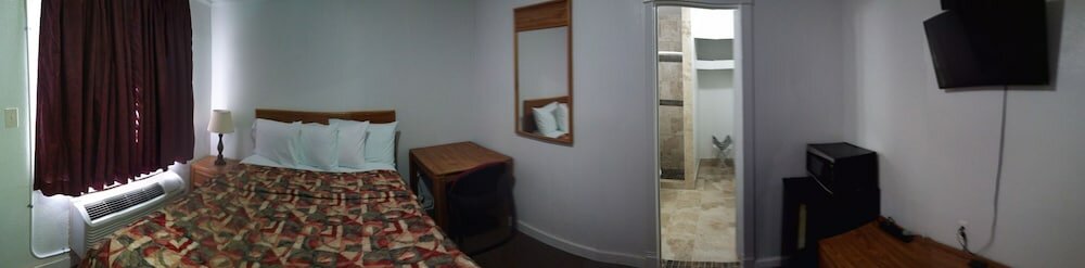 Economy Room, 1 Queen Bed