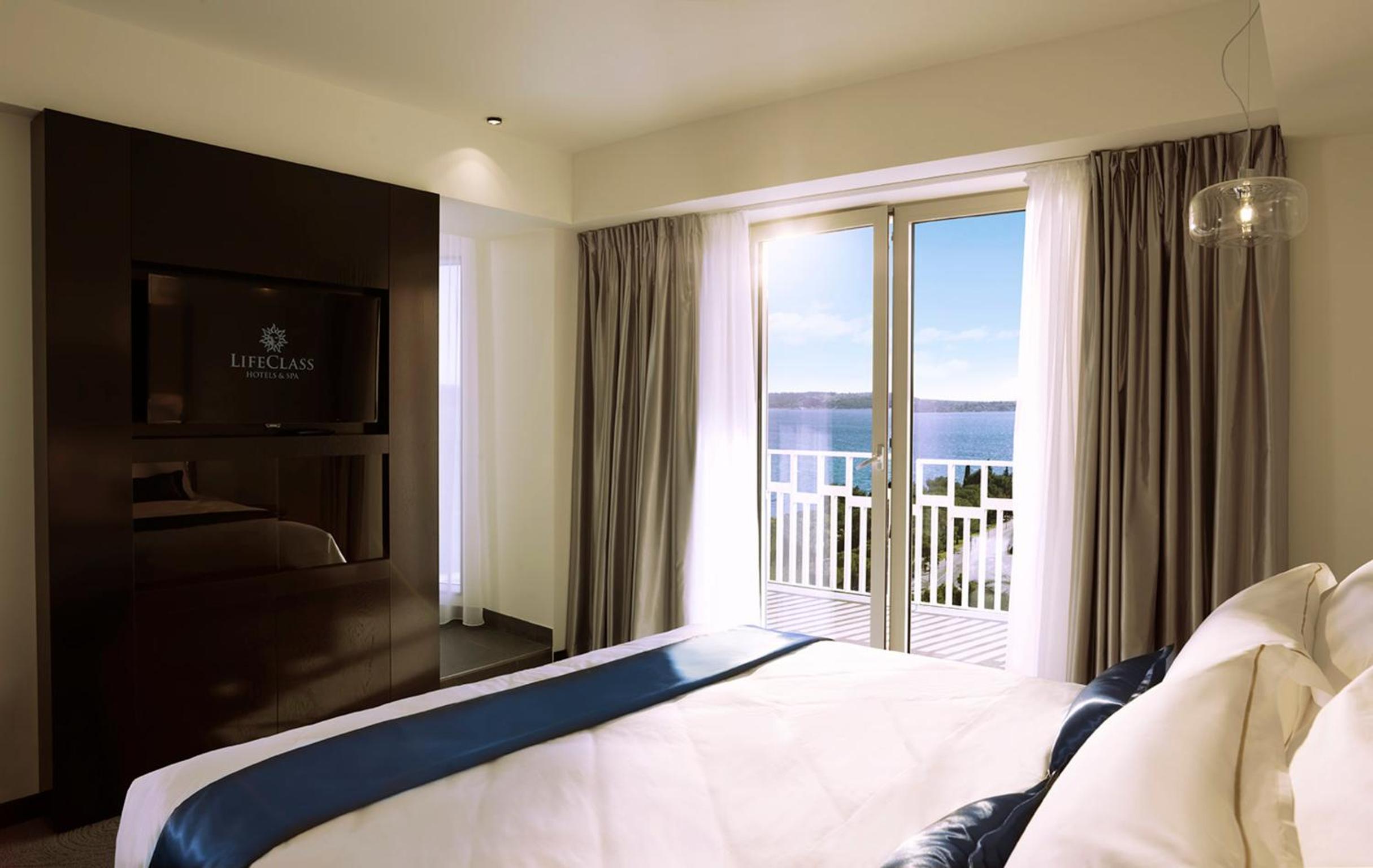 Double Room with Balcony and Sea View