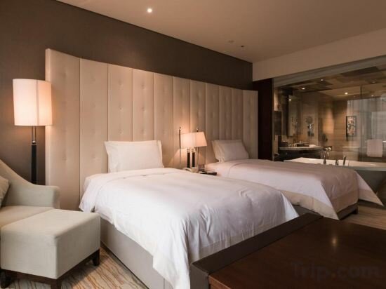 Deluxe 2-bed Room