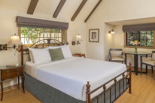 Люкс, 1 двуспальная кровать «Квин-сайз» (GARDEN COTTAGE) в The Pierpont Inn