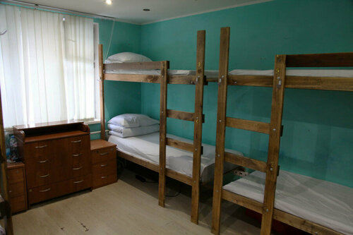 Кровать в общем 6-местном номере в Квест