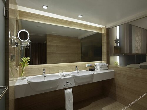 Premium Club Corner Room в The Landmark Bangkok