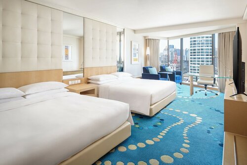 Улучшенный двухместный номер с 2 односпальными кроватями, 2 двуспальные кровати в Renaissance Shanghai Yu Garden Hotel