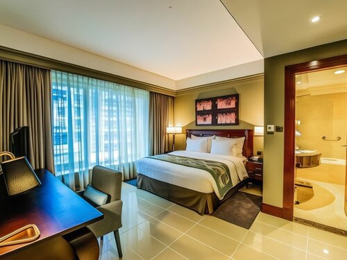 Deluxe King Suite-Non-Smoking в Somewhere Hotel