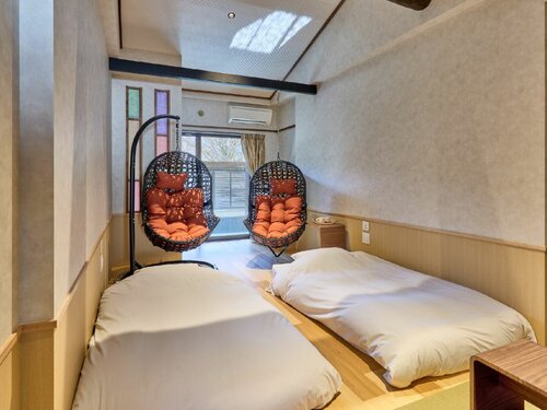 Main Building Relax Room with Open Air Bath and Hanging Chair (2st Floor) в Shinanoki Ichinoyu