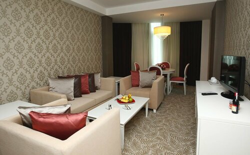 Полулюкс двуспальная кровать в Qafqaz Baku City Hotel & Residences