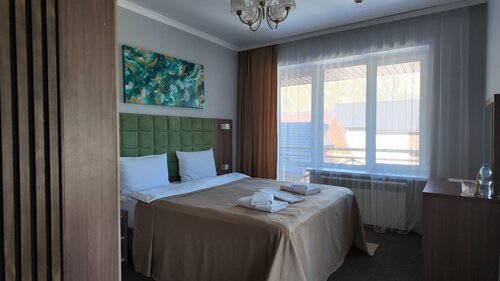 Улучшенный люкс с панорамным видом на горы