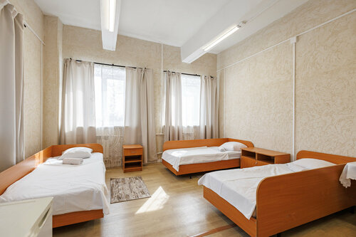 Четырехместный номер эконом-класса с общей ванной комнатой