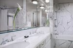 Club Deluxe Room, Club level, Guest room, 1 King, City view в The Ritz-Carlton, Osaka