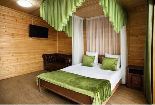 Просторный номер с обеденной зоной